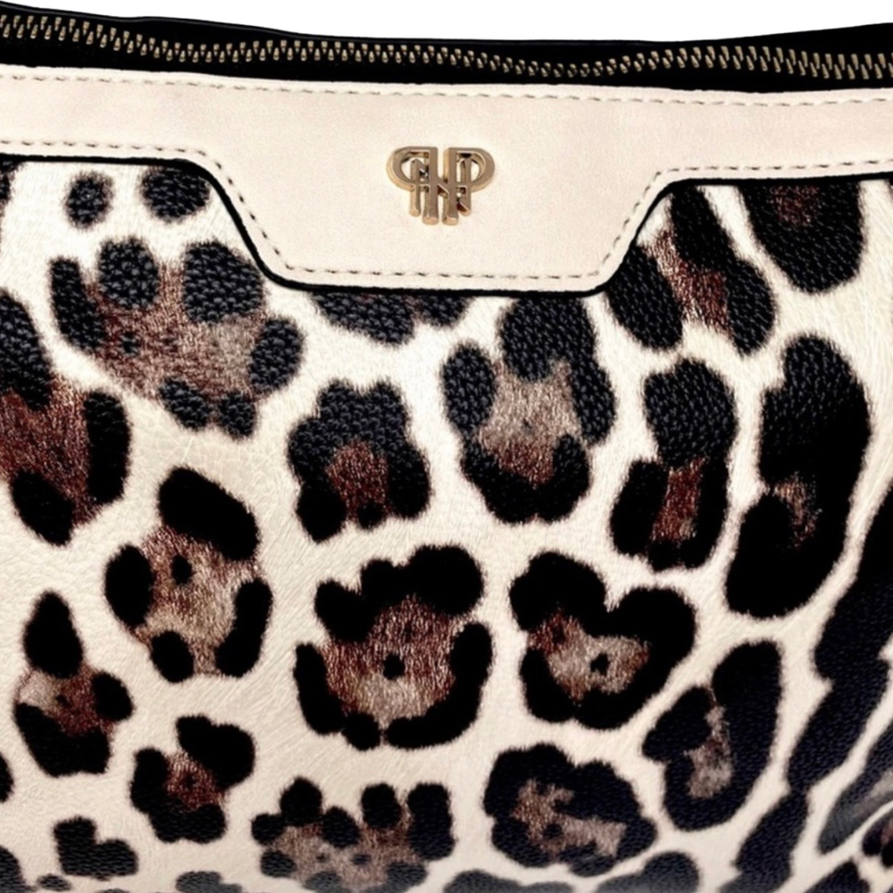 
                
                    Load image into Gallery viewer, Getaway LITT Makeup Case in Cream Leopard
                
            